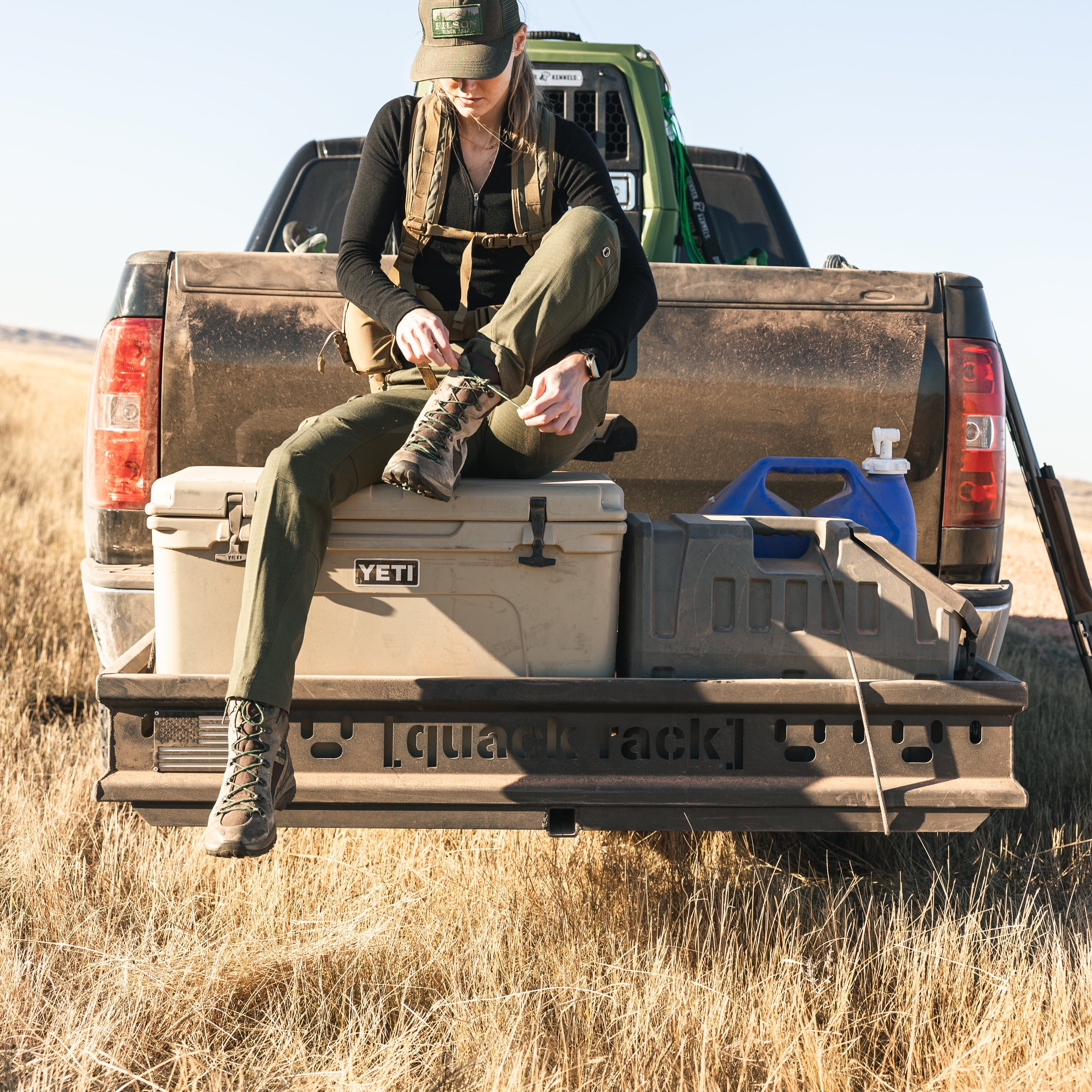 Truck hitch outlet rack